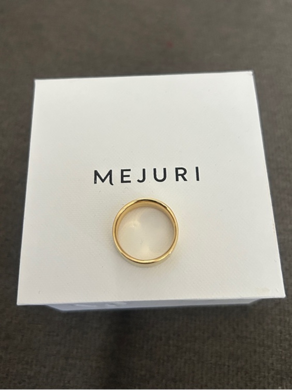 Mejuri Polished Gold Cigar Band Ring - Picture 2 of 5